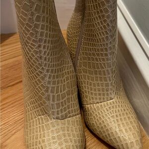 Boohoo cream colored Block Heel Croc boots
